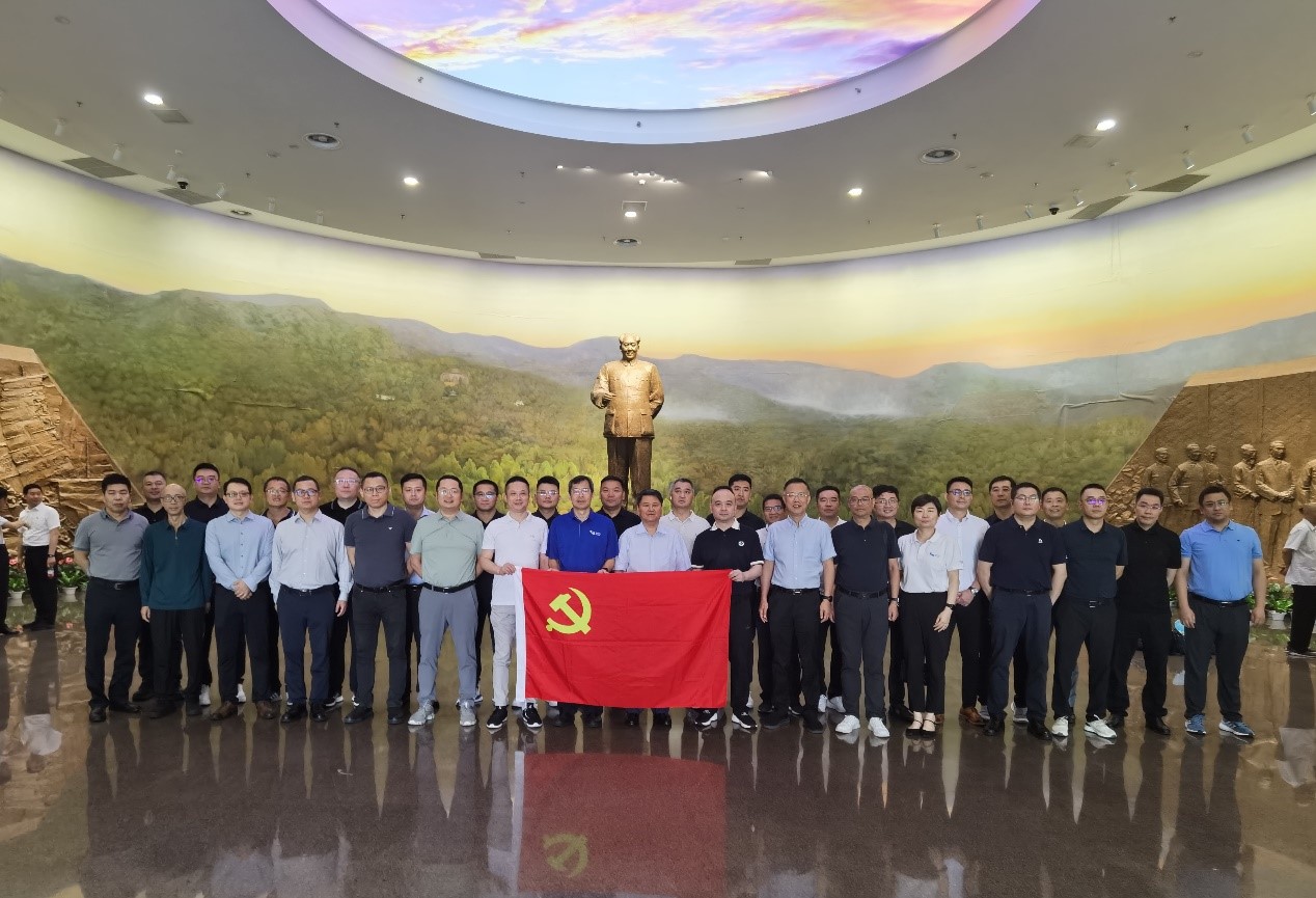 pp电子游戏控股党委组织高管职员旅行香山革命纪念馆